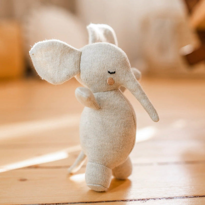 Babyrassel 'Elefant', creme - mimiundmax.at