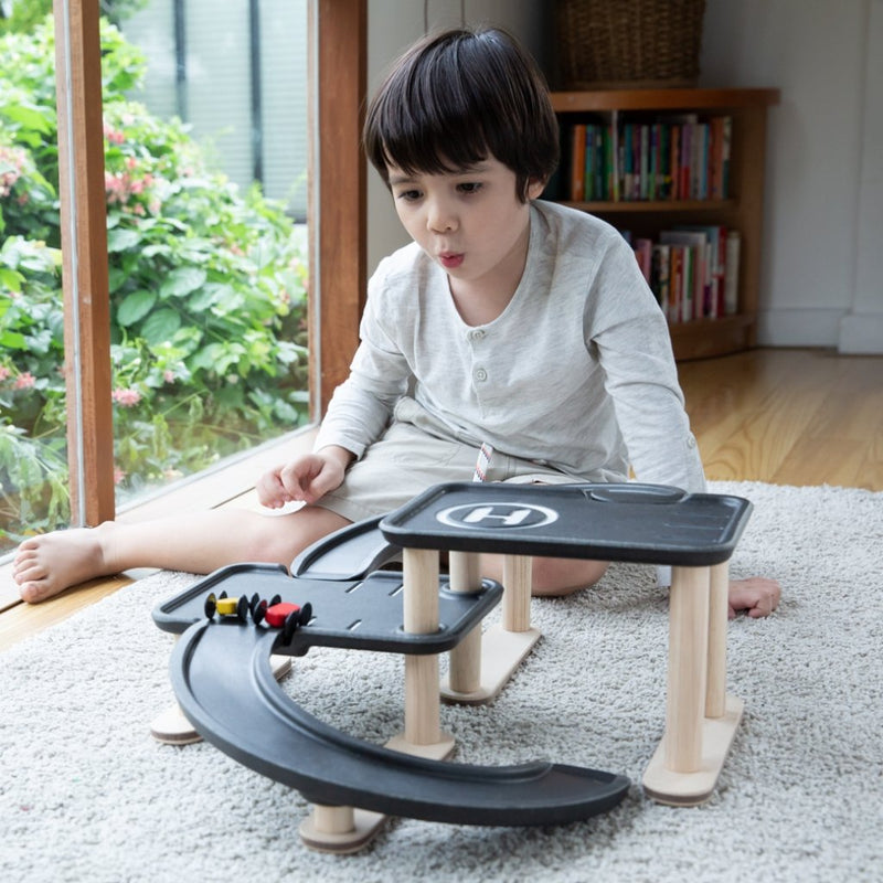 Holzparkhaus "Race & Play" - mimiundmax.at