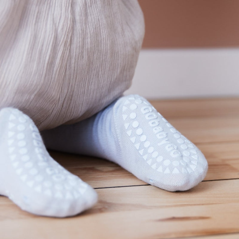Krabbelstrumpfhose mit Gumminoppen - Sky Blue - mimiundmax.at