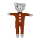 Kuscheltier 'Little Baby Bear', hellgrau mit Knopfanzug in rost - mimiundmax.at