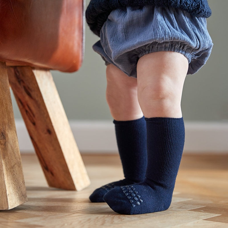 Rutschfeste Socken aus Bambus - blau - mimiundmax.at