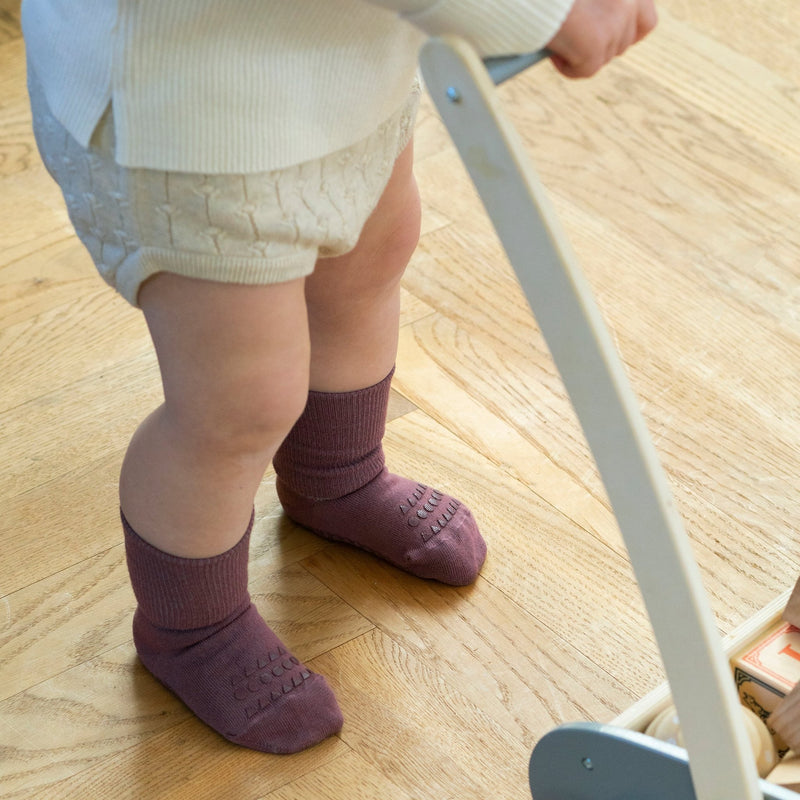 Rutschfeste Socken aus Bambus - Misty Plum - mimiundmax.at
