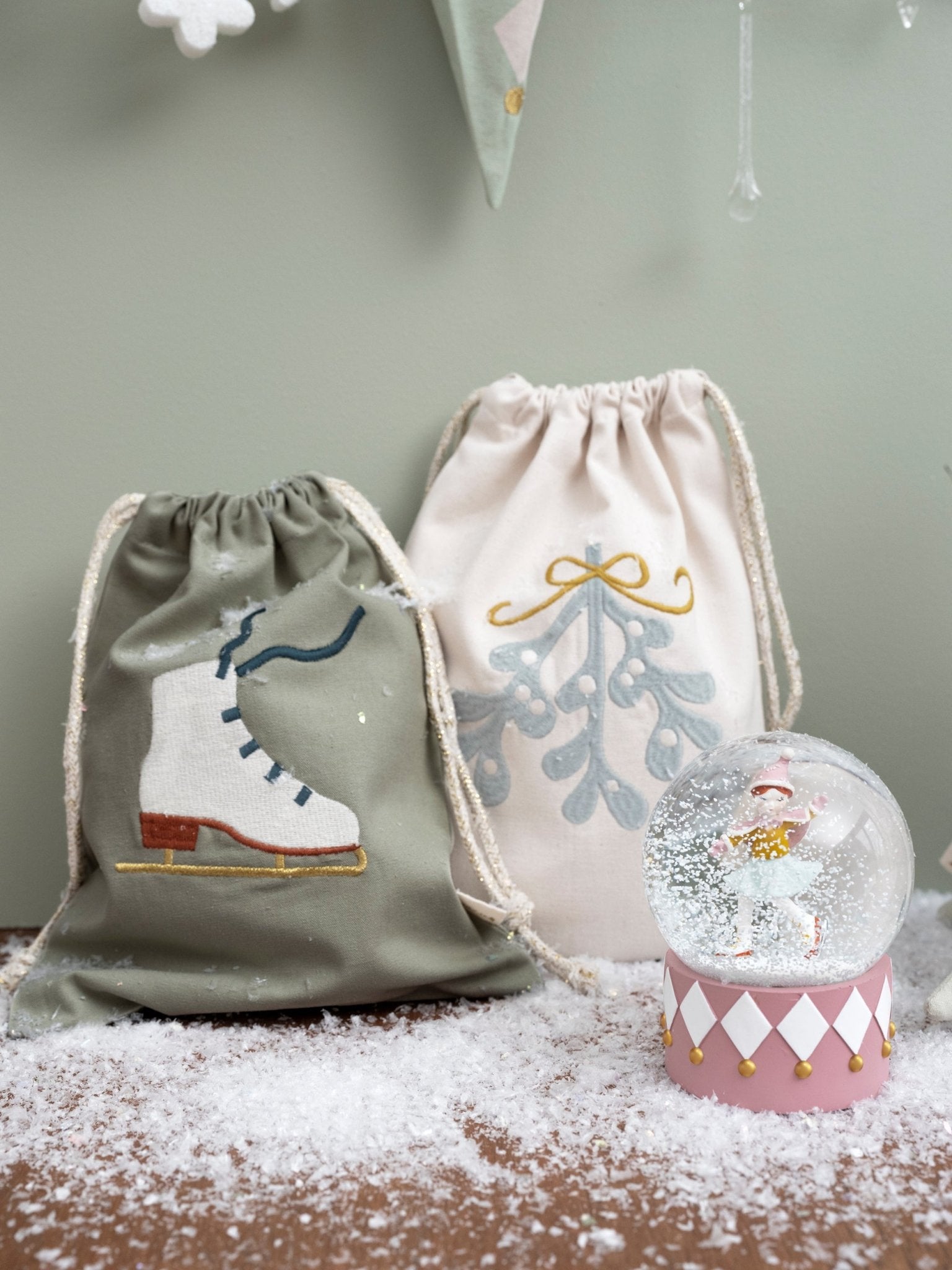 Weihnachtsgeschenksack "Mistletoe Natural" - mimiundmax.at