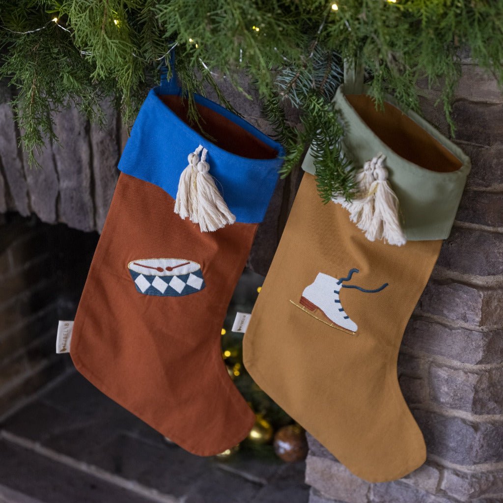 Weihnachtsstrumpf "Drum Embroidery Cinnamon" - mimiundmax.at
